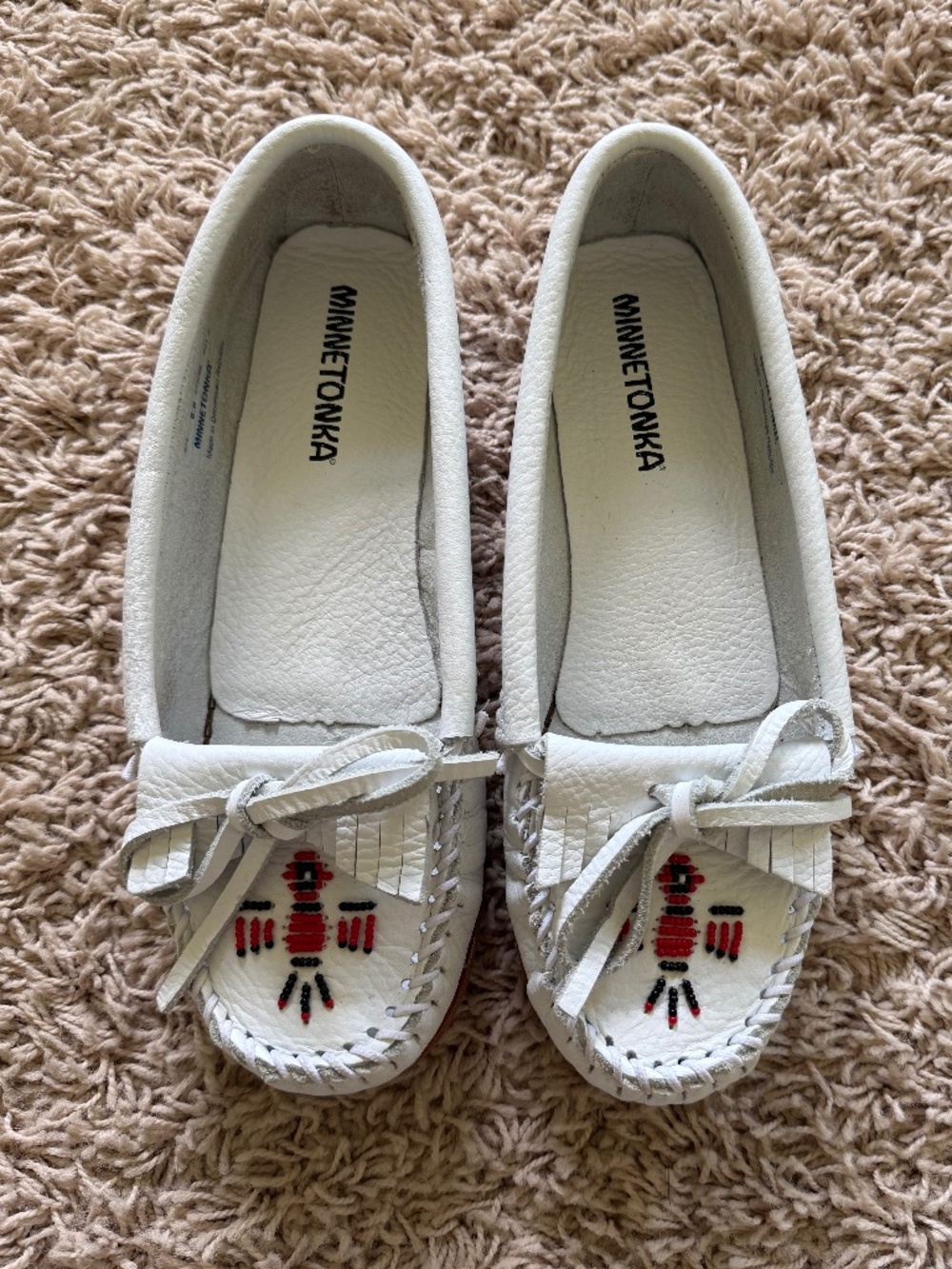 Minnetonka Thunderbird II Hardsole Leather White Beaded Moccasins | 6.5 W